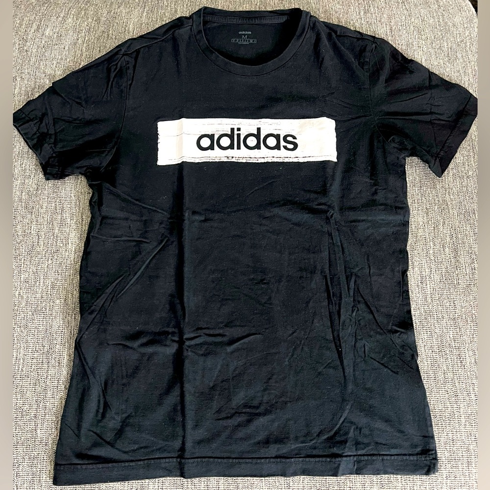 Adidas size M perfect condition like new t-shirt. Worn once!!